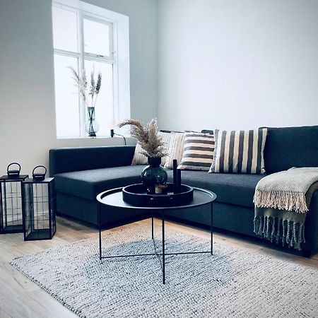 Day Dream Central Akureyri Two Bedroom Apartment Buitenkant foto